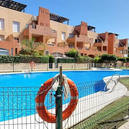 Paraiso De Playa: Beachfront With Pool Views Apartment *
