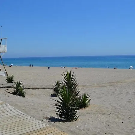 Paraiso De Playa: Beachfront With Pool Views Apartment Vera