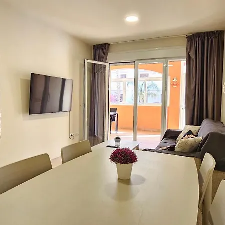 Paraiso De Playa: Beachfront With Pool Views Apartment Vera
